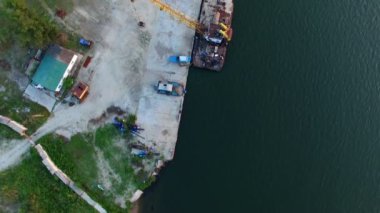 Savaş gemileriyle Nehri'nin hava anket