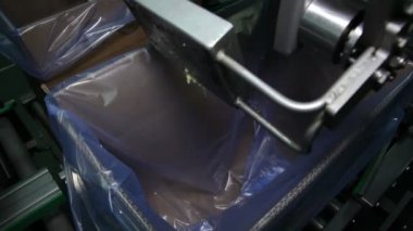 Montaj hattı üzerinde üretim tereyağında dökmek