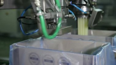 Montaj hattı üzerinde üretim tereyağında dökmek