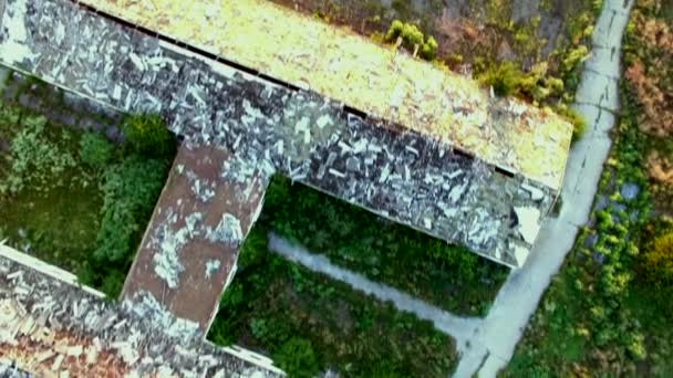 Survoler les fermes abandonnées. Relevé aérien 