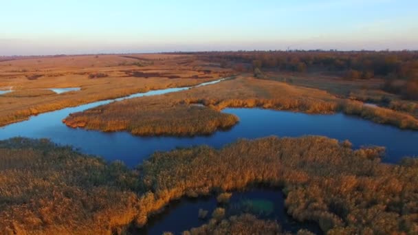 Survoler le lac au coucher du soleil 