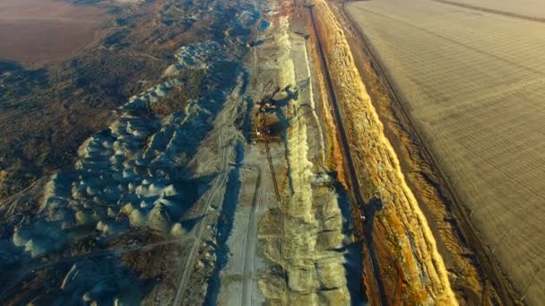 Volando sobre la cantera de minerales — Vídeos de Stock