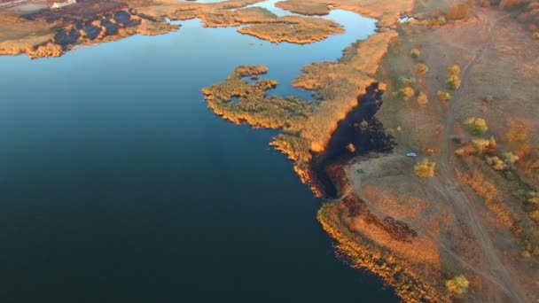 Volare sul lago al tramonto — Video Stock