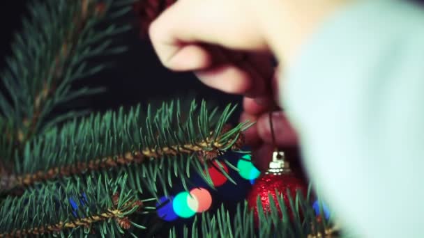 Decora el juguete de Navidad del árbol de Navidad — Vídeo de stock