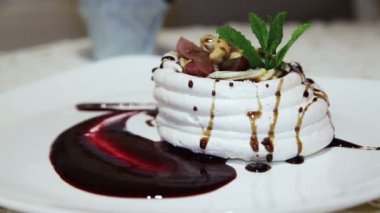 Şekerli tatlı beze