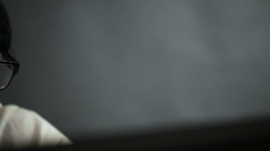 Monitör ekran görünüyor