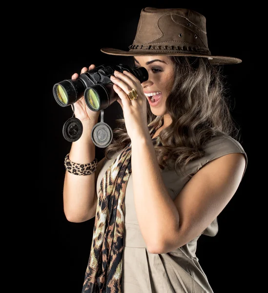 Mujer aventurera en safari — Foto de Stock