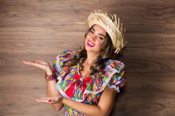 Menina para o festival de junho — Fotografia de Stock