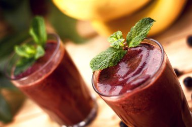Acai suyu, süper meyve yüzlü