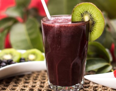 Acai suyu, süper meyve yüzlü