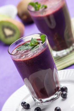 Acai suyu, süper meyve yüzlü