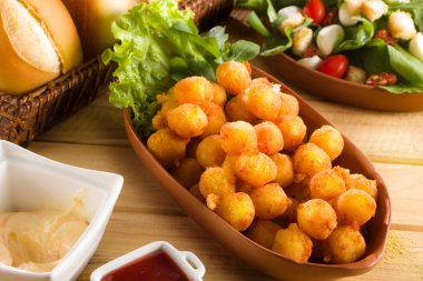 Provolone kızarmış peynir .