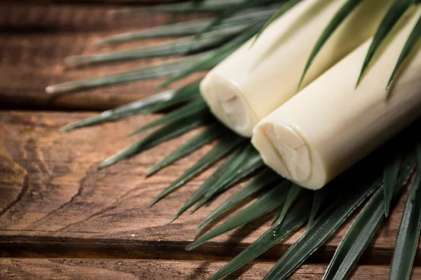 Herzen aus Palmsalat — Stockfoto