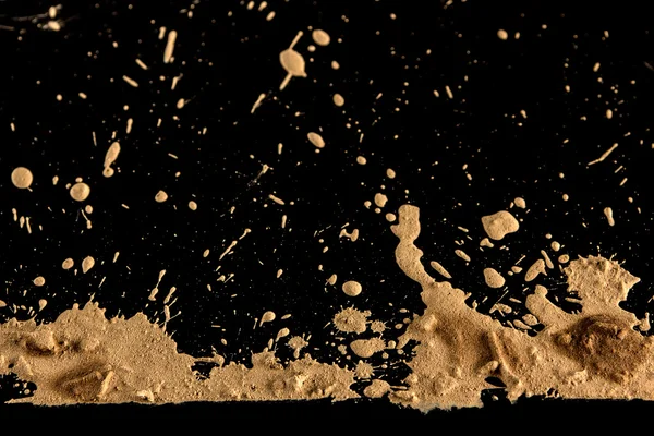 Stänk av lera på svart — Stockfoto
