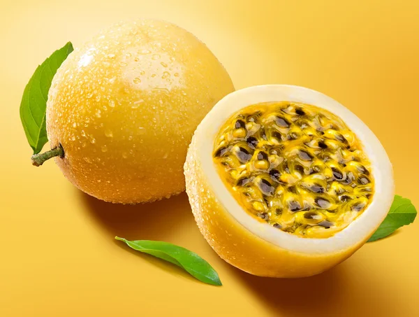 Maracuja  passion-fruit — Stock Photo, Image