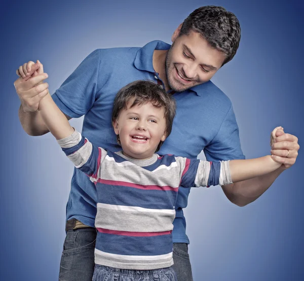 Jovem pai feliz com filho — Fotografia de Stock