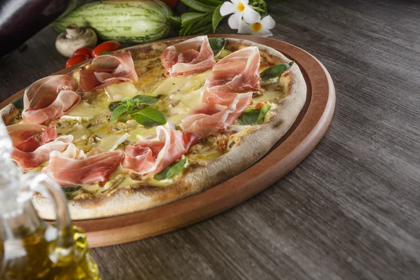 Parmská šunka pizza — Stock fotografie
