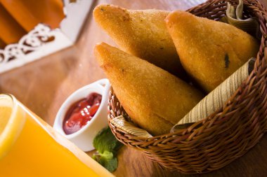 Brezilyalı coxinha plaka üzerinde