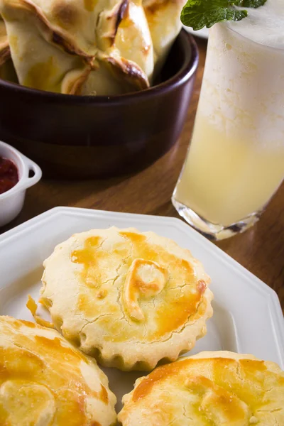 Empadinha kek plaka üzerinde