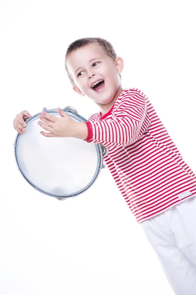 Happy boy v barevné tričko s tamburína — Stock fotografie