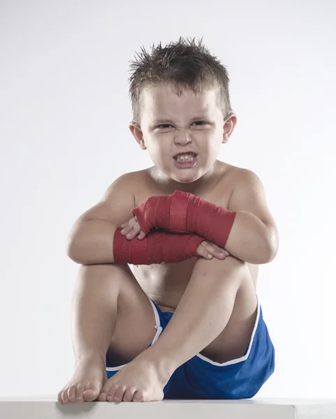 Dziecko bokser szorty i bandaże — Zdjęcie stockowe