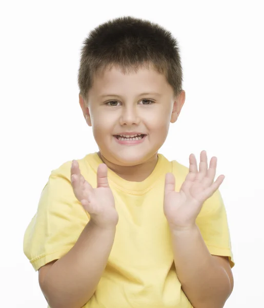 Kleiner Junge im gelben Hemd gestikuliert — Stockfoto