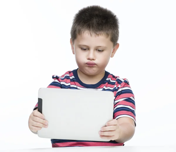 Niño jugando en la tableta PC — Foto de Stock