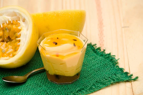 Passion fruit mousse — Stock Photo, Image