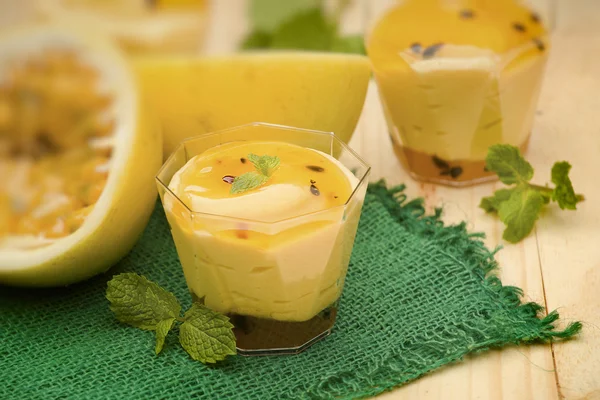 Passion fruit mousse — Stock Photo, Image