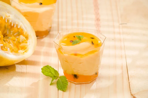 Passion fruit mousse — Stockfoto