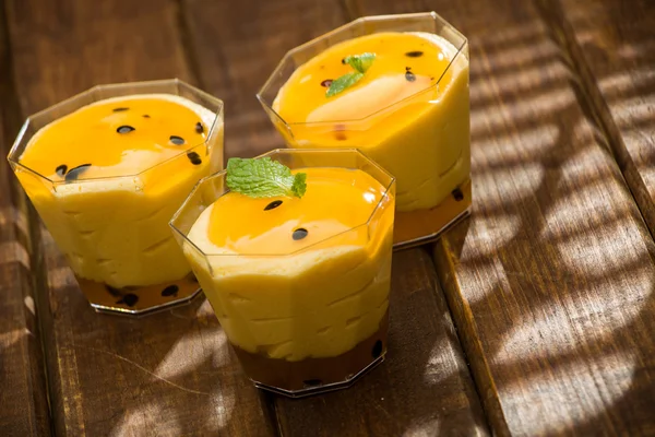 Passion fruit mousse — Stockfoto