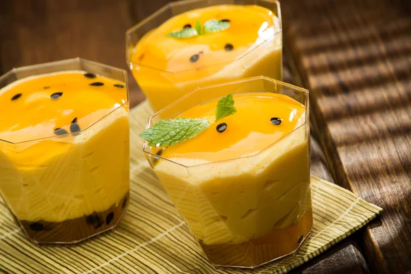 Passion fruit mousse — Stock Photo, Image