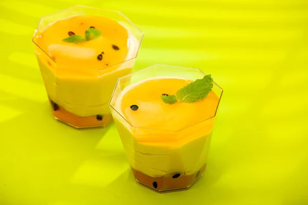 Passion fruit mousse — Stockfoto