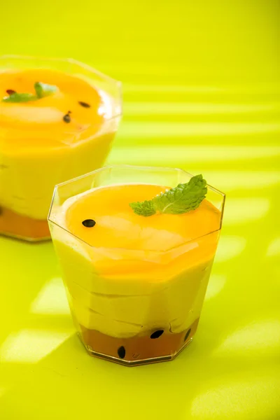 Passion fruit mousse — Stock Photo, Image