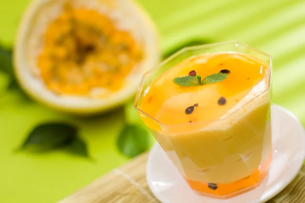 Passion fruit mousse — Fotografie, imagine de stoc