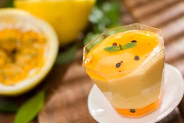 Passion fruit mousse — Stock Photo, Image