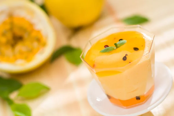 Passion fruit mousse — Stock Photo, Image