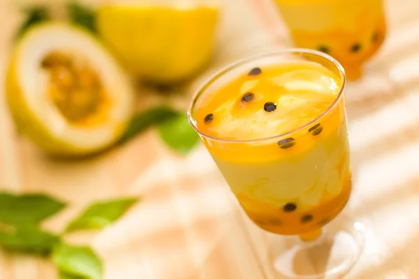 Passion fruit mousse — Stock Photo, Image