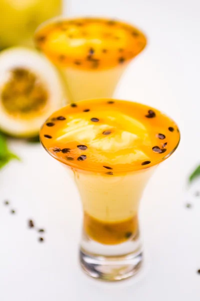 Passion fruit mousse — Stockfoto