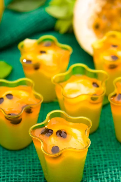 Passion fruit mousse — Fotografie, imagine de stoc