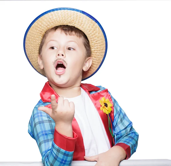 Junge mit Strohhut posiert — Stockfoto