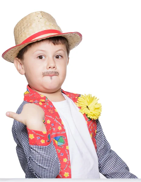 Junge mit Strohhut posiert — Stockfoto