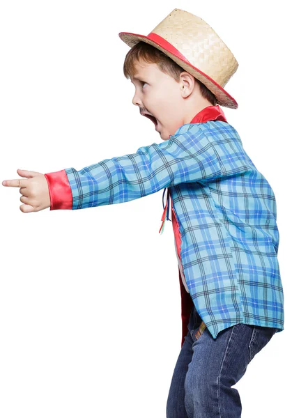 Menino usando chapéu de palha apontando com o dedo — Fotografia de Stock