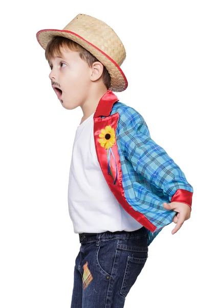 Pojke bär stråhatt poserar — Stockfoto