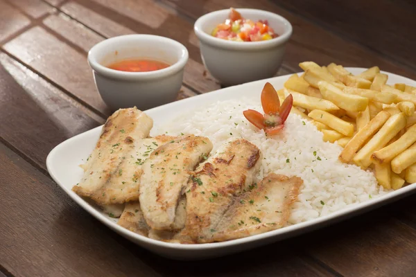 Porción de tilapia con arroz — Foto de Stock