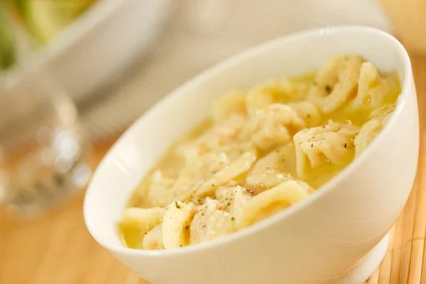 Macarrão italiano em caldo — Fotografia de Stock