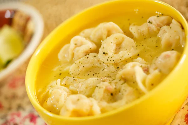 Pastas italianas en caldo — Foto de Stock