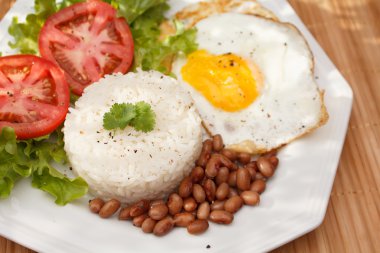 pirinç, fasulye ve yumurta
