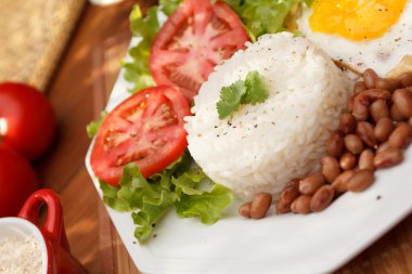 pirinç, fasulye ve yumurta