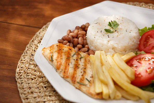 Carne, arroz e feijão — Fotografia de Stock